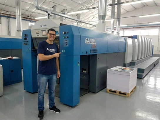 Edson Carioca, Agente Oficial Promo Ideia, dentro do parque gráfico da Atual Card.